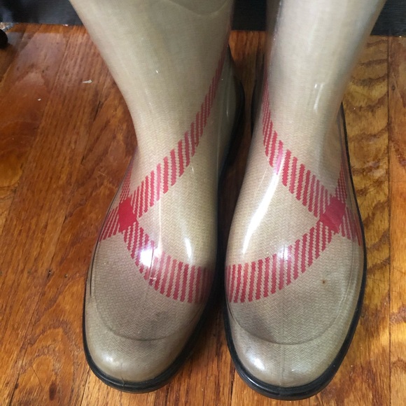 Burberry Rainboots - Picture 6 of 8